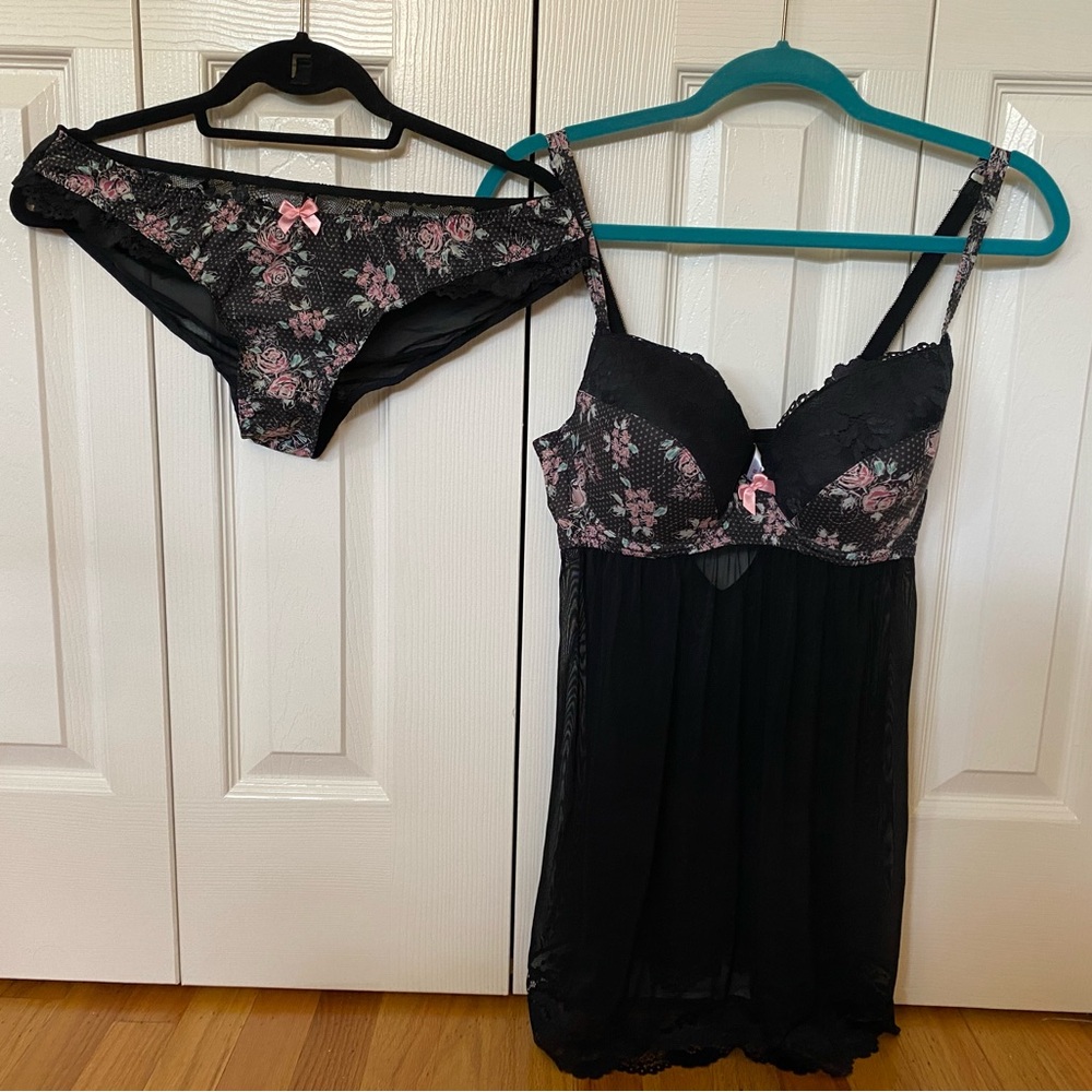 Never worn black Nighty set. Top is 36DD. Bottom is a XL